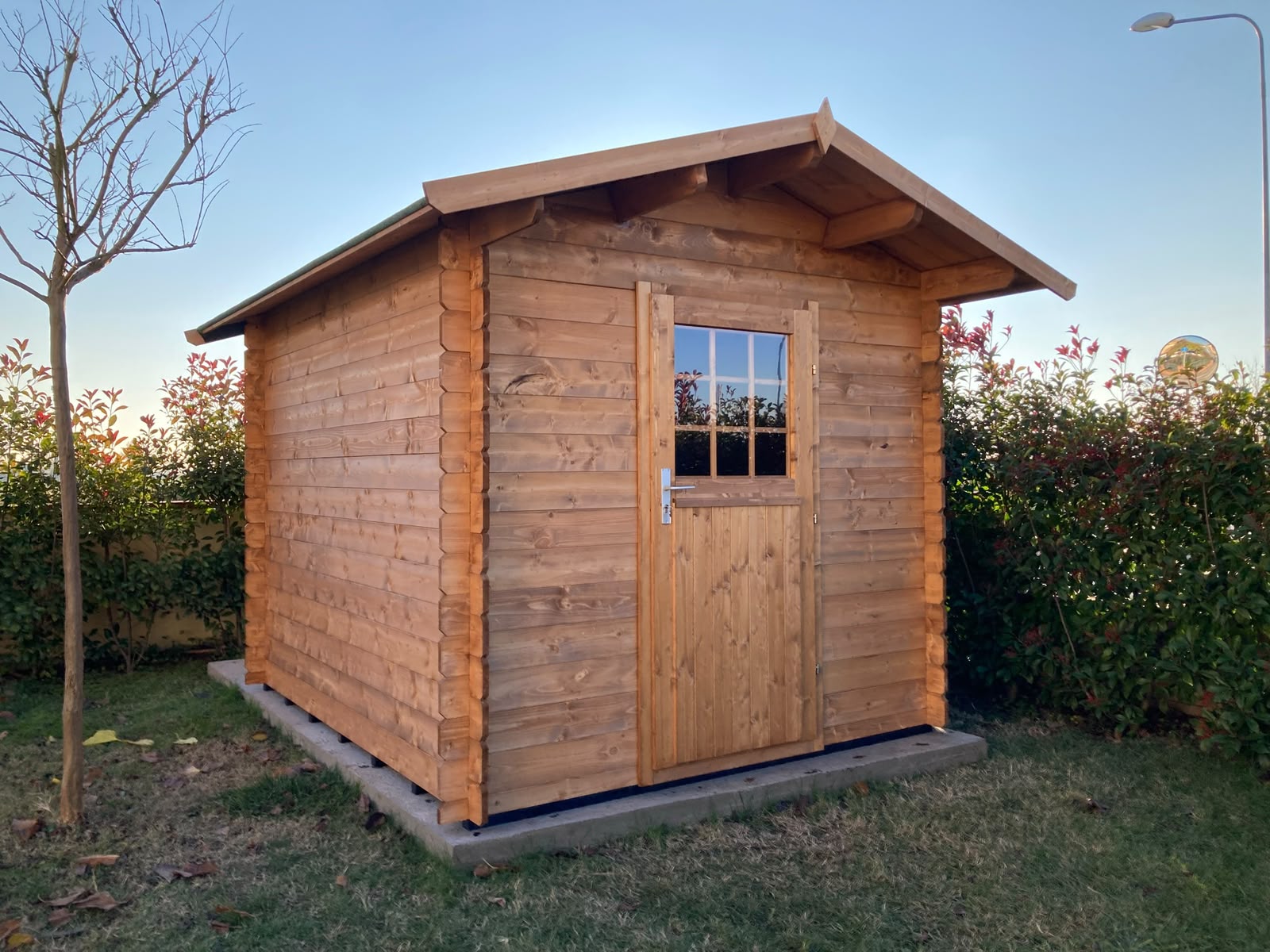 Casetta da giardino in PVC Made in Italy con pavimento e tetto in legno a Ferrara