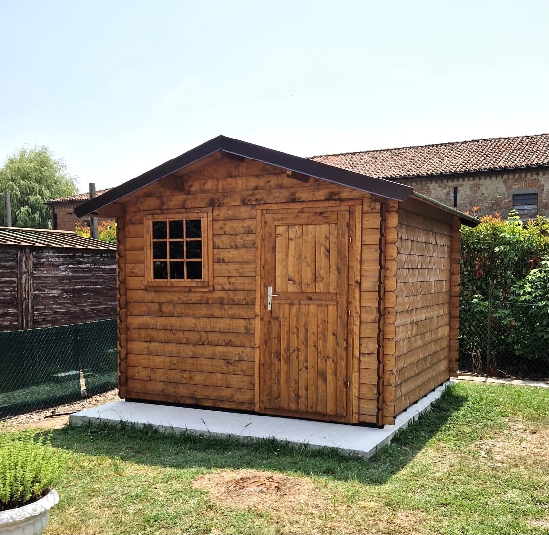 Casetta compatta in PVC ideale per terrazzi