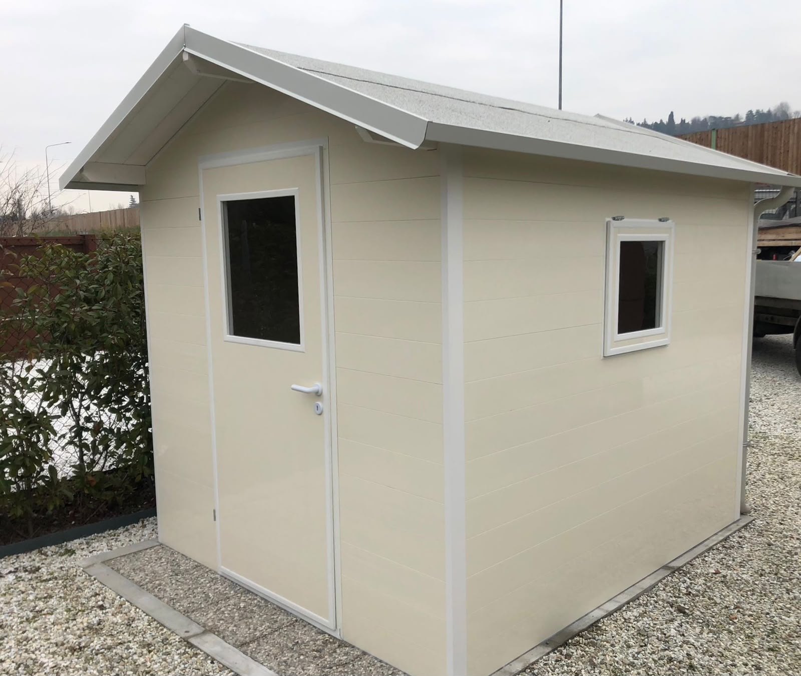 Dettaglio materiali di qualità: pareti in PVC e finiture in legno Made in Italy