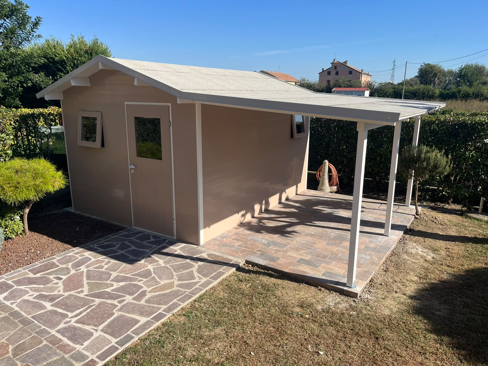 Casetta pvc spaziosa per arredo e attrezzi